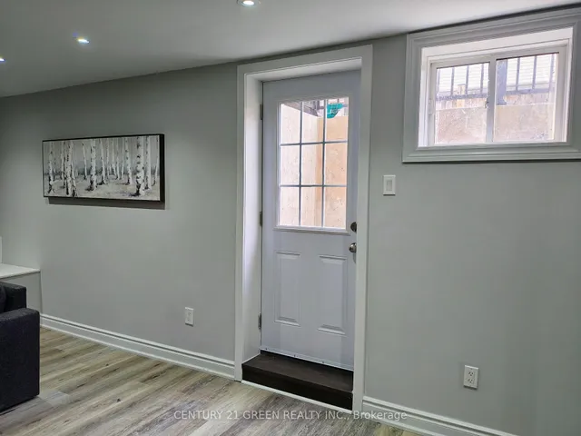 Additional image 38 of 125 Vanhorne Clse
