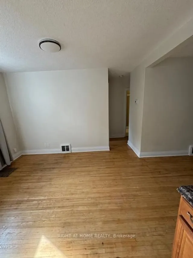 Additional image 4 of 227 Sheppard Ave