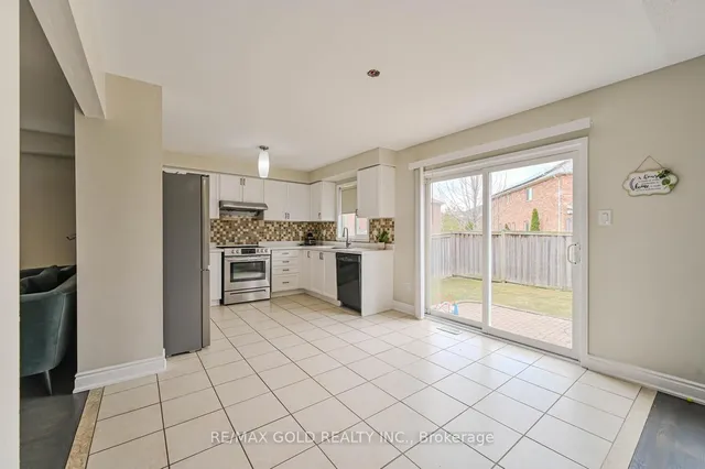 Additional image 11 of 82 Crown Victoria Dr