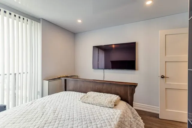 Additional image 28 of 33 Harbour Sq Unit 2440