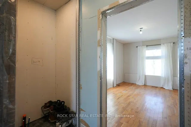 Additional image 11 of 405 Upper Wentworth St