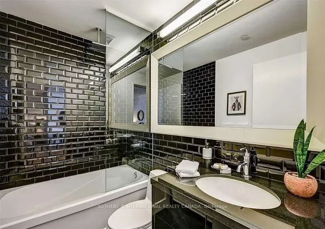 Additional image 19 of 88 Park Lawn Rd Unit 2710