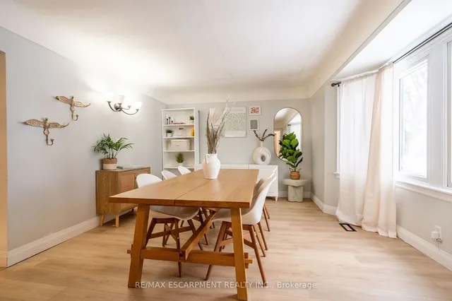 Additional image 4 of 351 Queensdale Ave