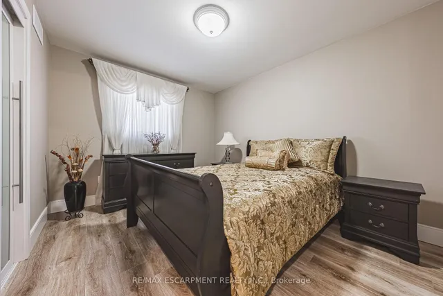 Additional image 28 of 103 Broughton Ave