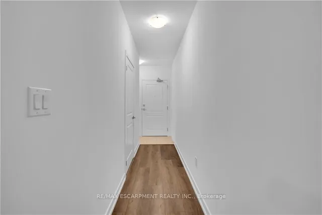 Additional image 4 of 460 Dundas St Unit 122