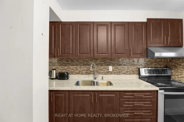 Additional image 15 of 400 Bloor St Unit 100