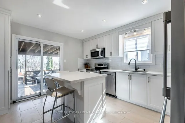 Additional image 29 of 27 Grayrocks Ave