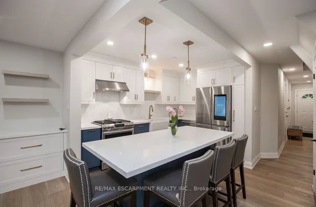 Additional image 11 of 1809 Upper Wentworth St Unit 22