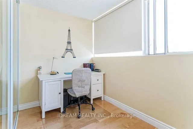 Additional image 10 of 3700 Kaneff Cres Unit 202