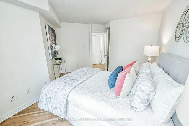 Additional image 34 of 3650 Kaneff Cres Unit 908