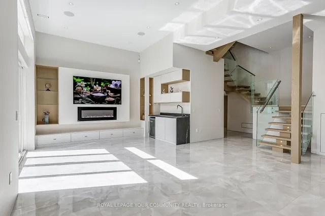 Additional image 38 of 131 Poyntz Ave