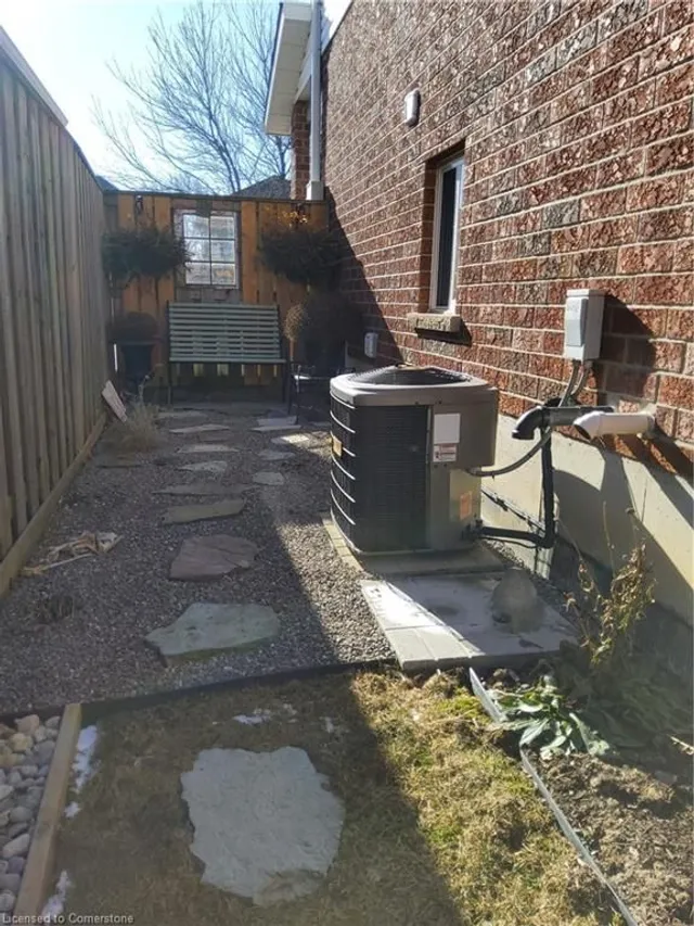 Additional image 31 of 18 Rideau Cres