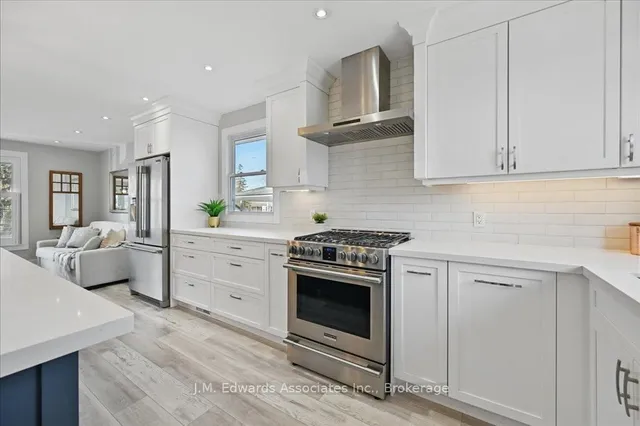 Additional image 7 of 671 Cape Ave