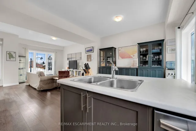 Additional image 3 of 19 Picardy Dr Unit 8