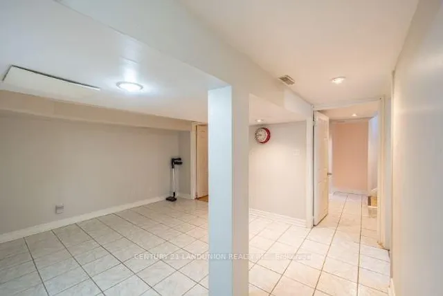 Additional image 23 of 2982 Bayview Ave