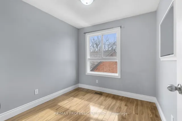 Additional image 22 of 49 Dawson Cres