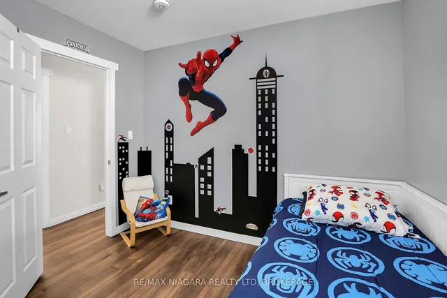 Additional image 27 of 52 Yorkdale Cres