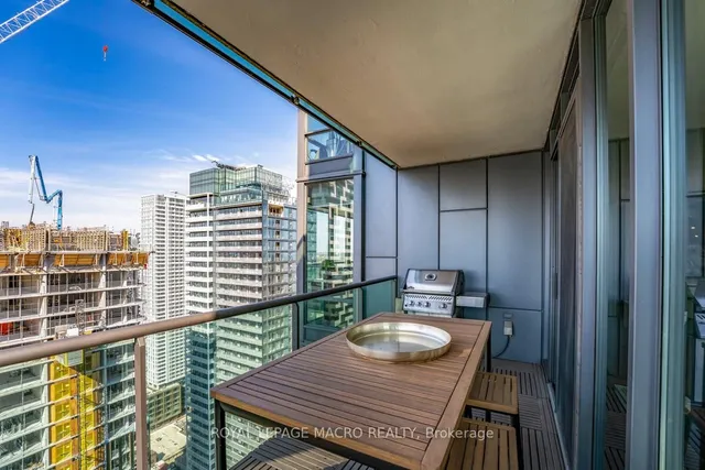 Additional image 32 of 33 Lombard St Unit 4302