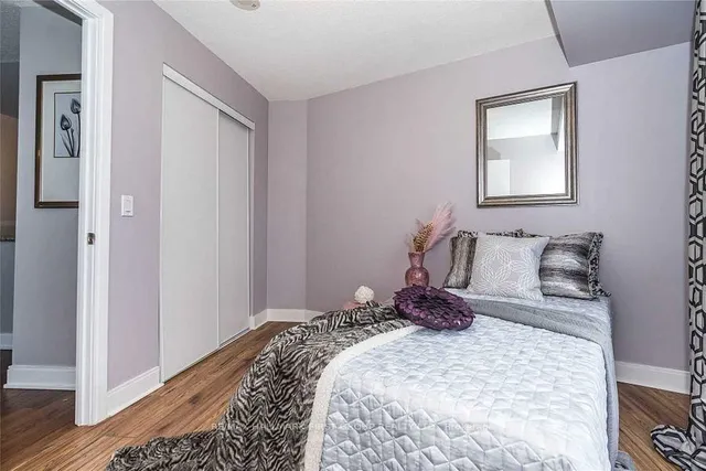 Additional image 13 of 125 Village Green Sq Unit 1409
