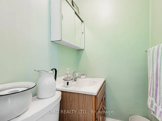 Additional image 8 of 948 Pape Ave