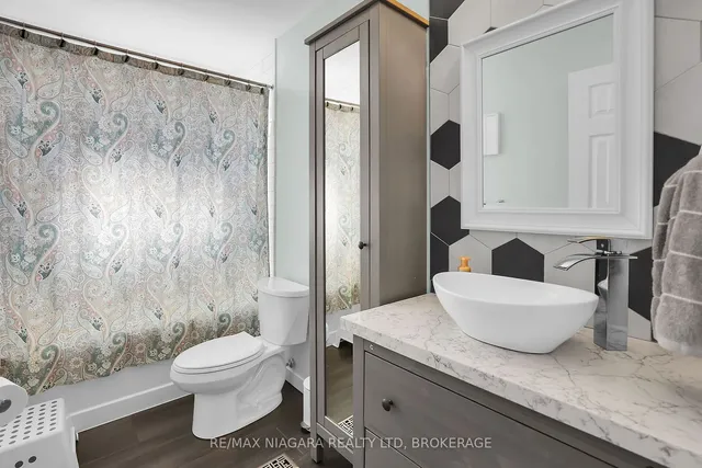 Additional image 28 of 52 Yorkdale Cres