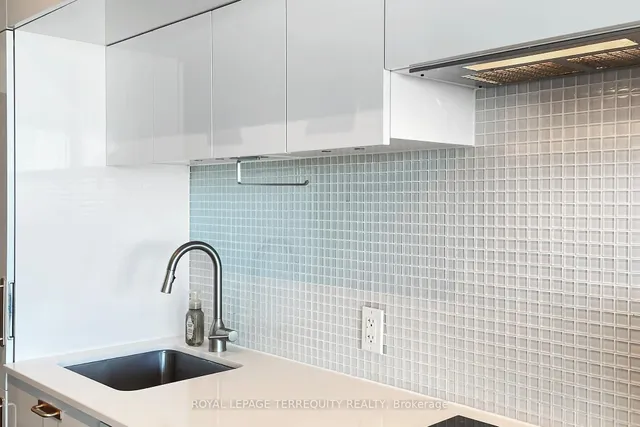 Additional image 21 of 185 Roehampton Ave Unit 1707