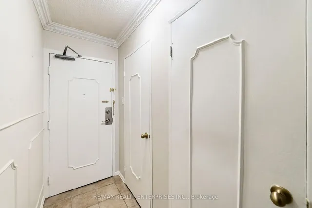 Additional image 10 of 975 WARWICK Crt Unit 1402