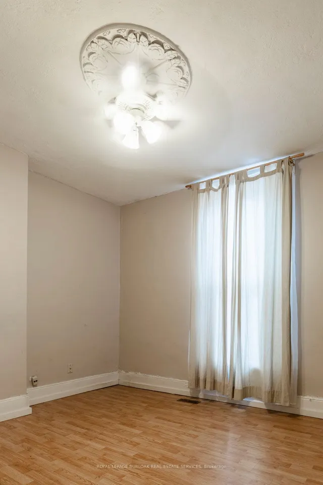 Additional image 16 of 70 Pearl St