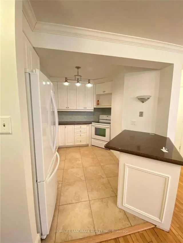 Additional image 3 of 480 Oriole Pkwy Unit 107