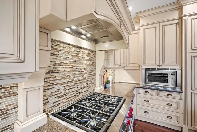 Additional image 15 of 6 Oak Hampton Blvd