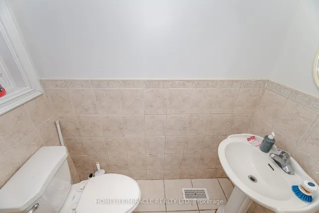 Additional image 24 of 23 Strathavon Dr