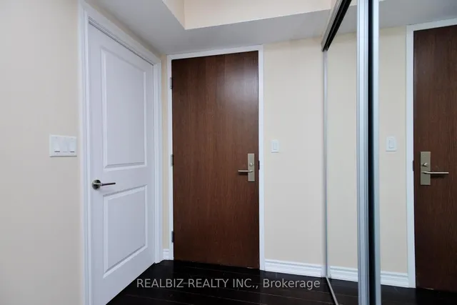 Additional image 31 of 386 Yonge St Unit 1516