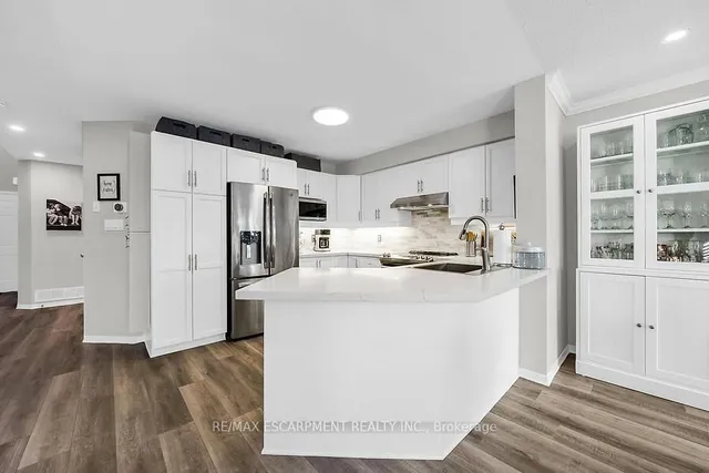 Additional image 10 of 104 FOXBOROUGH Dr