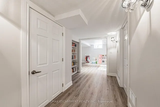 Additional image 41 of 4670 Webb St