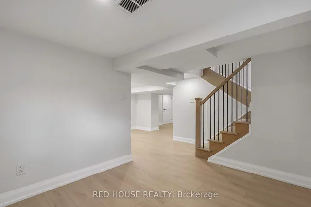 Additional image 39 of 10 Bayside Ave