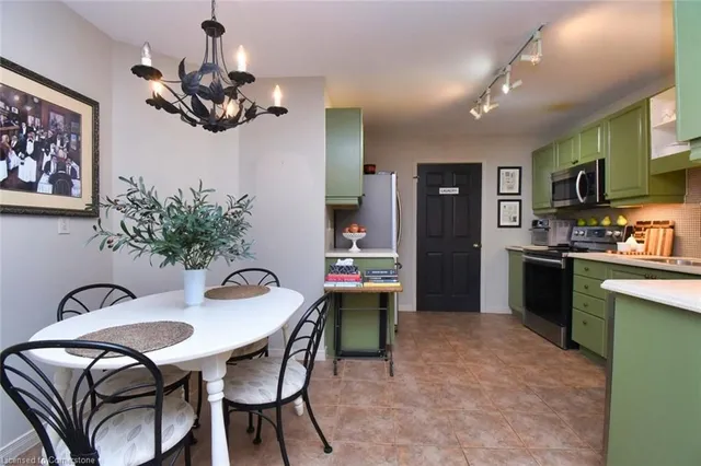 Additional image 12 of 3000 Creekside Dr Unit 304