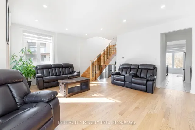 Additional image 25 of 19 Queenpost Dr