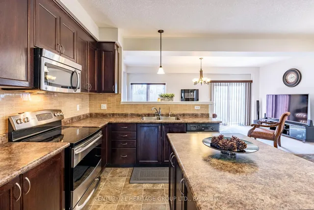 Additional image 12 of 382 Woodbine Ave