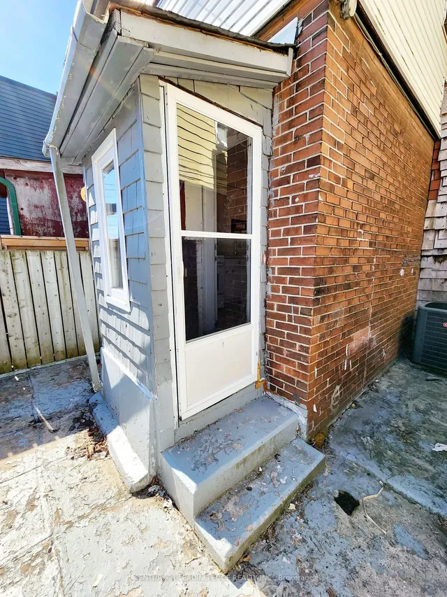 Additional image 7 of 635 Coxwell Ave