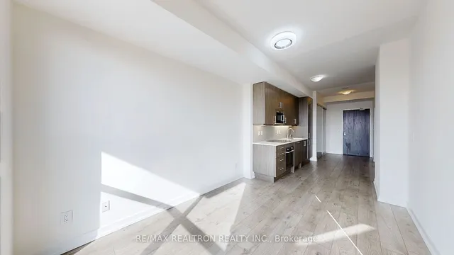 Additional image 6 of 297 College St Unit 815