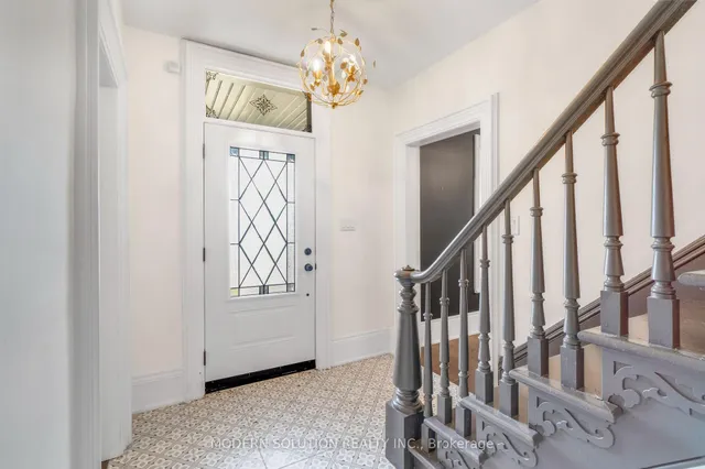 Additional image 3 of 3015 Dundas St