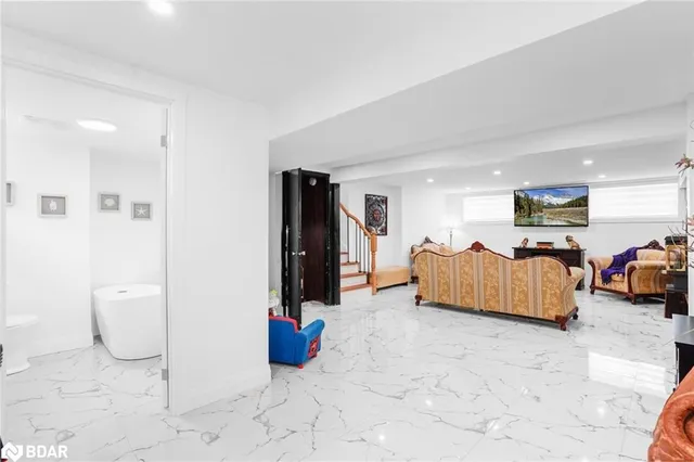 Additional image 11 of 2 Green Meadow Way