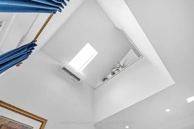 Additional image 14 of 23 Macaulay St Unit 3