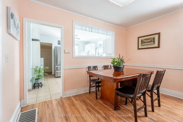 Additional image 9 of 34 Mayflower Ave