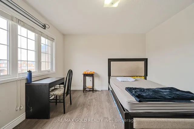 Additional image 23 of 82 Crown Victoria Dr