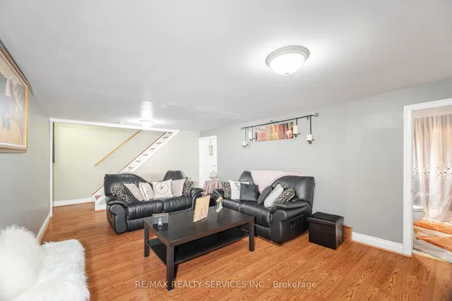 Additional image 26 of 19 Town House Cres