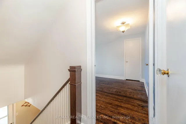 Additional image 30 of 18 Wellington St