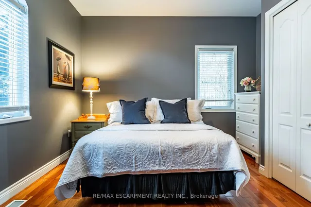 Additional image 26 of 715 Robson Rd