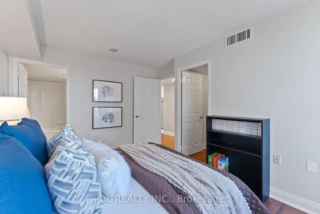 Additional image 33 of 35 Finch Ave Unit 605