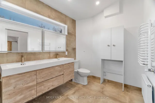 Additional image 18 of 3015 Dundas St